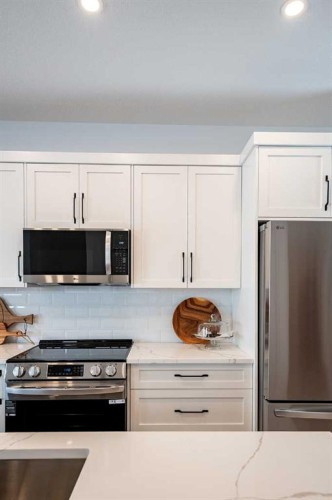 44 Earl Close, Red Deer, AB - Indoor Photo Showing Kitchen