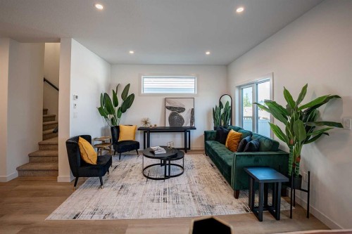 44 Earl Close, Red Deer, AB - Indoor Photo Showing Other Room