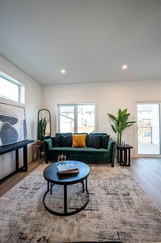 44 Earl Close, Red Deer, AB - Indoor Photo Showing Living Room