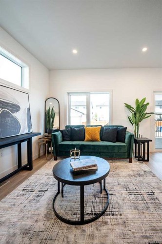 44 Earl Close, Red Deer, AB - Indoor Photo Showing Living Room