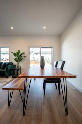 44 Earl Close, Red Deer, AB - Indoor Photo Showing Dining Room