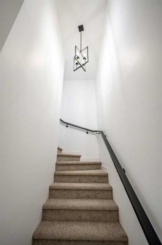 44 Earl Close, Red Deer, AB - Indoor Photo Showing Other Room