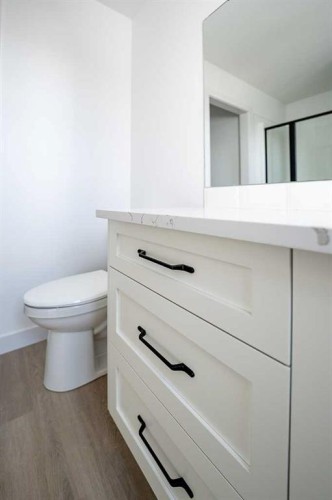 44 Earl Close, Red Deer, AB - Indoor Photo Showing Bathroom