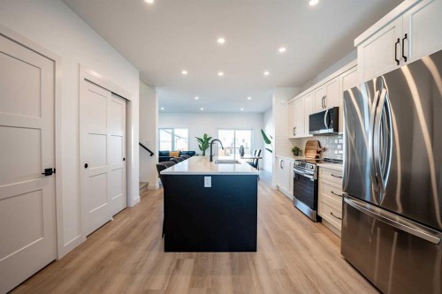 44 Earl Close, Red Deer, AB - Indoor Photo Showing Kitchen With Upgraded Kitchen