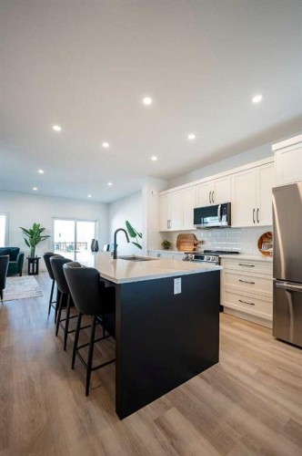 44 Earl Close, Red Deer, AB - Indoor Photo Showing Kitchen With Upgraded Kitchen