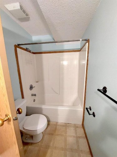 3807 52 Street, Wetaskiwin, AB - Indoor Photo Showing Bathroom