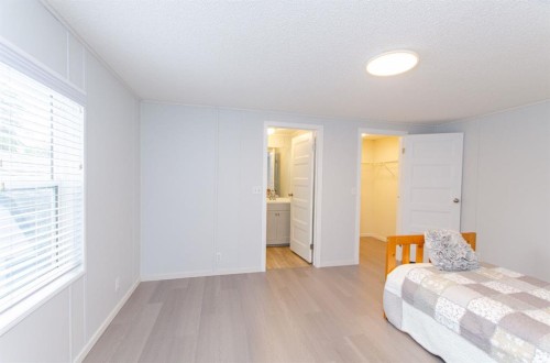 43 Parkside Drive, Red Deer, AB 