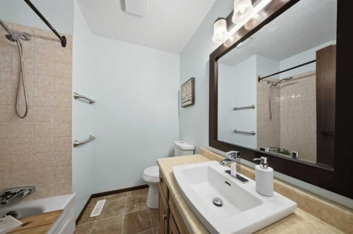 55 Nyman Crescent, Red Deer, AB - Indoor Photo Showing Bathroom