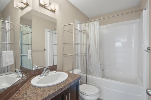 130 Larsen Crescent, Red Deer, AB - Indoor Photo Showing Bathroom