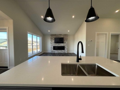 21 Vermont Close, Blackfalds, AB - Indoor Photo Showing Kitchen With Double Sink