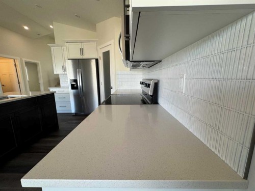 21 Vermont Close, Blackfalds, AB - Indoor Photo Showing Kitchen