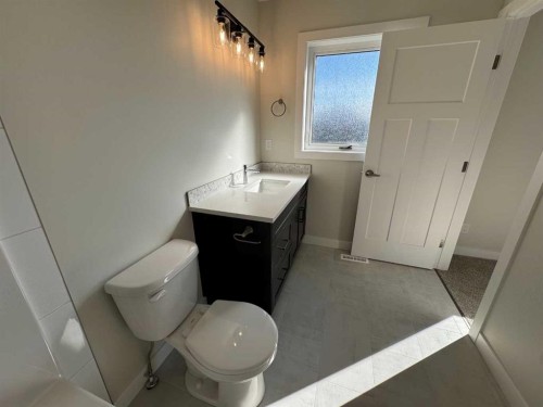 21 Vermont Close, Blackfalds, AB - Indoor Photo Showing Bathroom