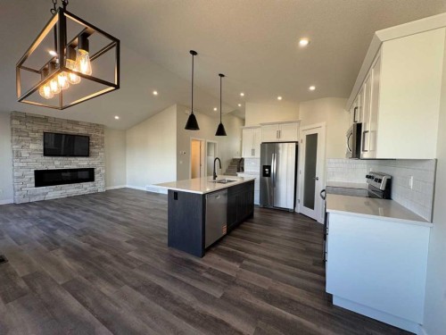 21 Vermont Close, Blackfalds, AB - Indoor Photo Showing Kitchen With Stainless Steel Kitchen With Upgraded Kitchen
