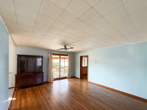 5002 49 Avenue, Botha, AB - Indoor