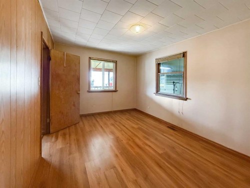5002 49 Avenue, Botha, AB - Indoor Photo Showing Other Room