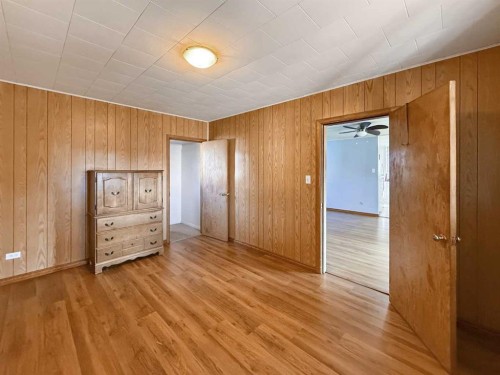 5002 49 Avenue, Botha, AB - Indoor Photo Showing Other Room