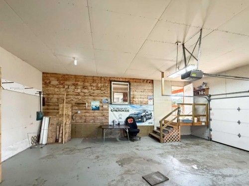 5002 49 Avenue, Botha, AB - Indoor Photo Showing Garage