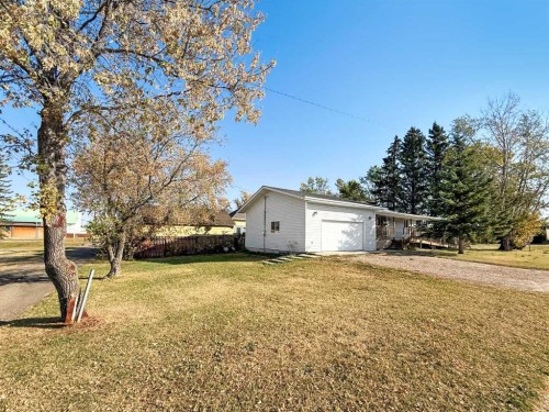 5002 49 Avenue, Botha, AB - Outdoor