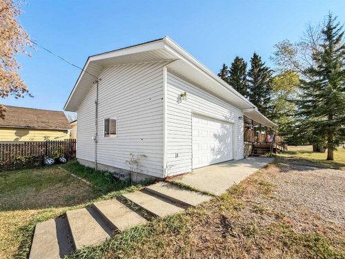 5002 49 Avenue, Botha, AB - Outdoor With Exterior