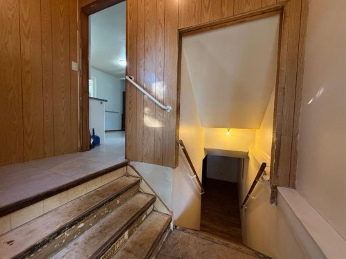 5002 49 Avenue, Botha, AB - Indoor Photo Showing Other Room