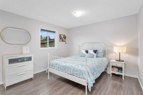 57 Erickson Drive, Red Deer, AB - Indoor Photo Showing Bedroom
