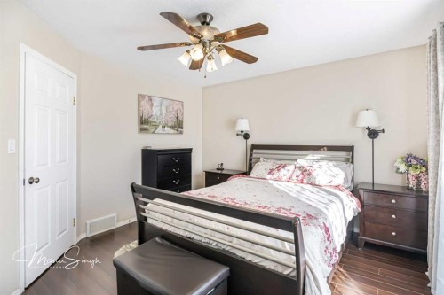 5851 58 Avenue, Red Deer, AB - Indoor Photo Showing Bedroom