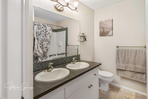 5851 58 Avenue, Red Deer, AB - Indoor Photo Showing Bathroom