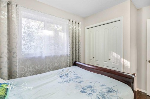 5851 58 Avenue, Red Deer, AB - Indoor Photo Showing Bedroom