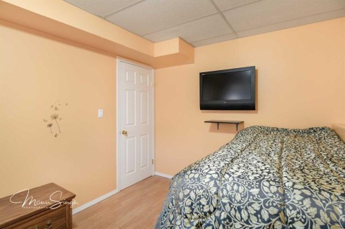 5851 58 Avenue, Red Deer, AB - Indoor Photo Showing Bedroom