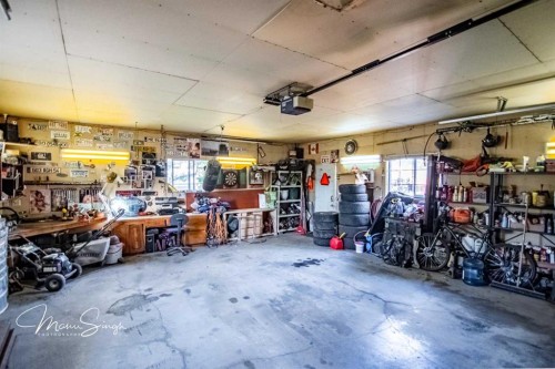 5851 58 Avenue, Red Deer, AB - Indoor Photo Showing Garage