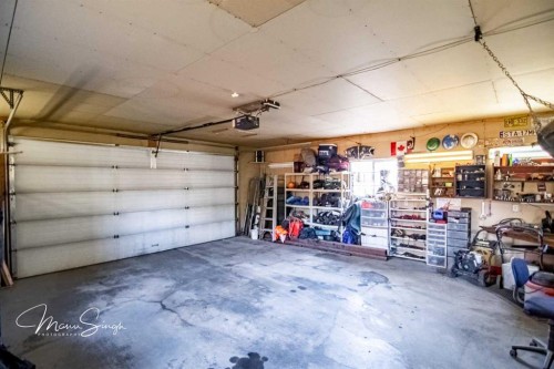 5851 58 Avenue, Red Deer, AB - Indoor Photo Showing Garage