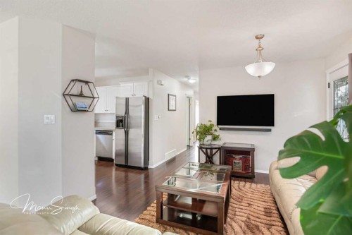 5851 58 Avenue, Red Deer, AB - Indoor Photo Showing Living Room