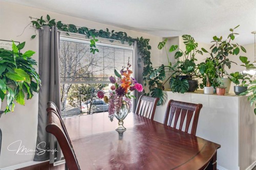 5851 58 Avenue, Red Deer, AB - Indoor Photo Showing Dining Room