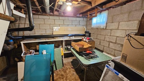 4529 44 Street, Castor, AB - Indoor