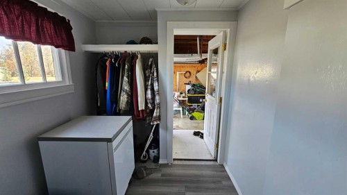 4529 44 Street, Castor, AB - Indoor