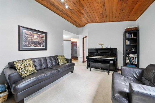 4758 56 Street, Red Deer, AB - Indoor Photo Showing Living Room