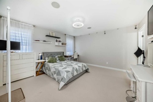20 Bowman Circle, Sylvan Lake, AB - Indoor Photo Showing Bedroom