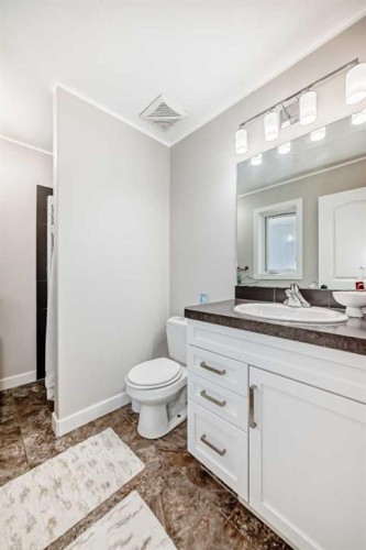 20 Bowman Circle, Sylvan Lake, AB - Indoor Photo Showing Bathroom