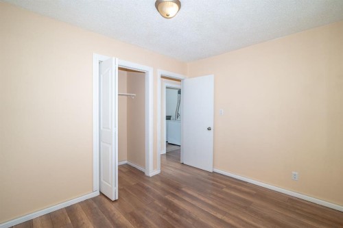5338 43 Avenue, Red Deer, AB - Indoor Photo Showing Other Room