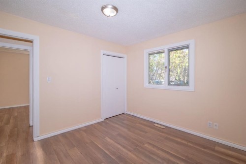 5338 43 Avenue, Red Deer, AB - Indoor Photo Showing Other Room