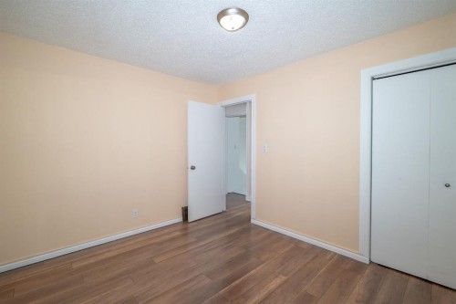 5338 43 Avenue, Red Deer, AB - Indoor Photo Showing Other Room