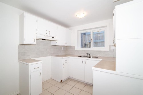 5338 43 Avenue, Red Deer, AB - Indoor