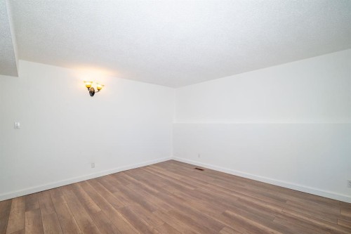 5338 43 Avenue, Red Deer, AB - Indoor Photo Showing Other Room