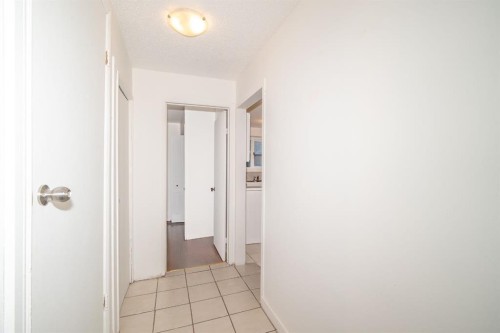 5338 43 Avenue, Red Deer, AB - Indoor Photo Showing Other Room