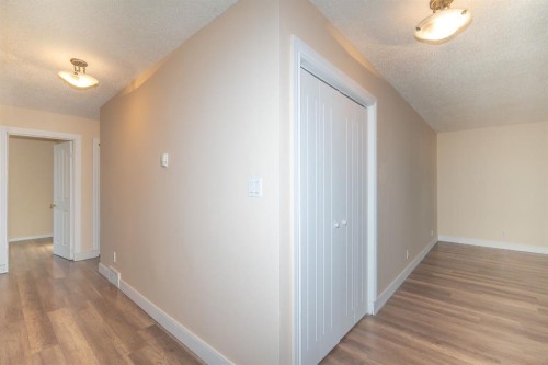5338 43 Avenue, Red Deer, AB - Indoor Photo Showing Other Room