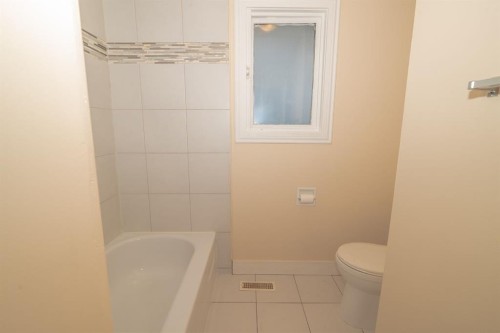 5338 43 Avenue, Red Deer, AB - Indoor Photo Showing Bathroom