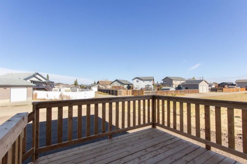 256 Augustus Way, Penhold, AB - Outdoor