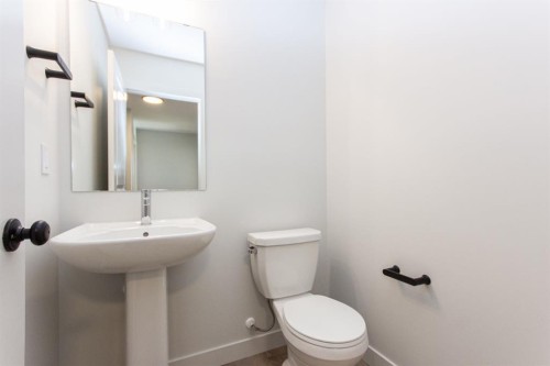 256 Augustus Way, Penhold, AB - Indoor Photo Showing Bathroom