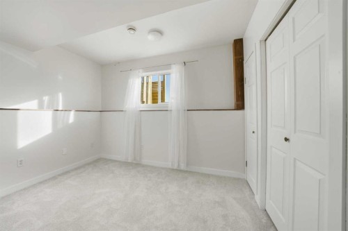 32 Hunter Road, Sylvan Lake, AB - Indoor Photo Showing Other Room