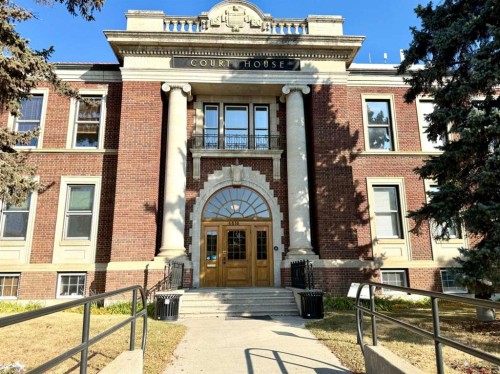 107 & 108-4836 50 Street, Red Deer, AB 